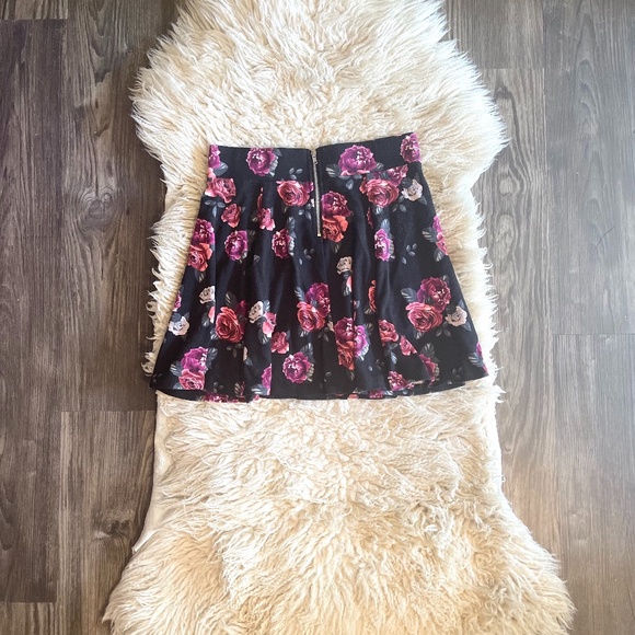Divided by H&M Floral Skirt + Zipper - Picture 3 of 4